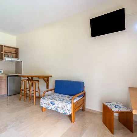 Angela & Apartmanhotel 2*